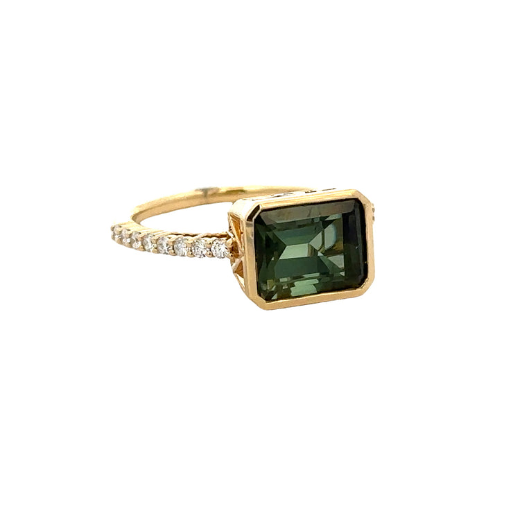Green Tourmaline and Diamond Ring in Yellow Gold