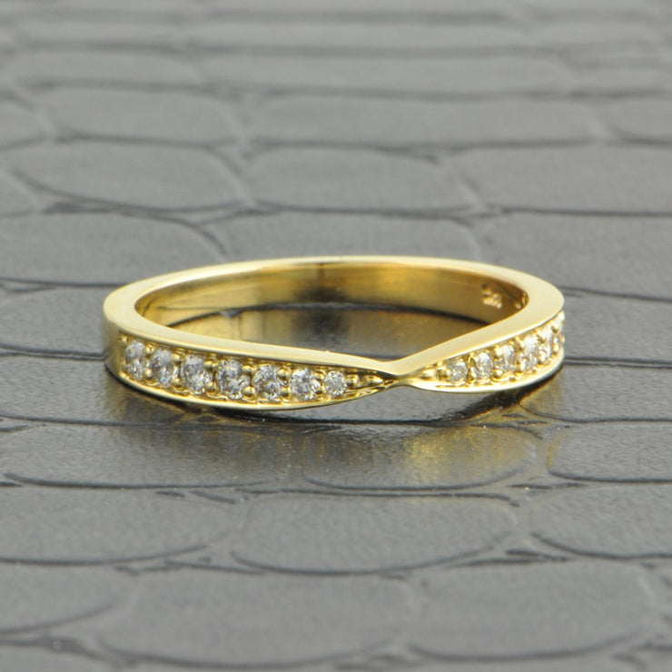 Pinched Diamond Wedding Band in Yellow Gold